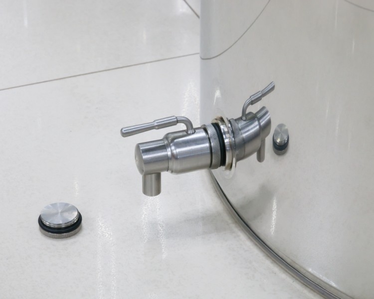 Ёмкость с пневмо и пылезащитной крышкой 