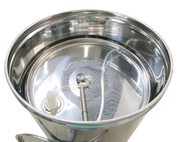 Ёмкость с пневмо и пылезащитной крышкой 