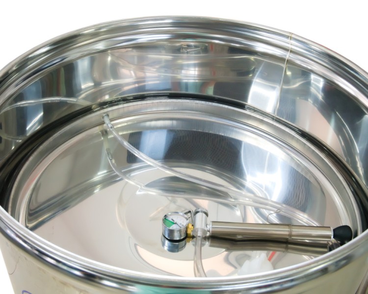 Ёмкость с пневмо и пылезащитной крышкой 